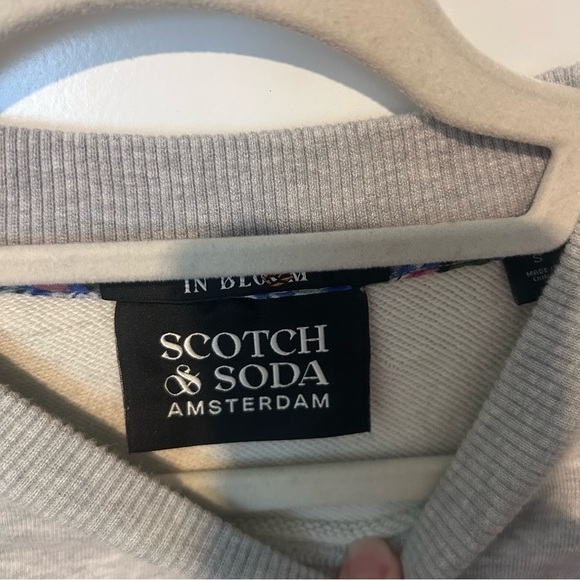 Scotch & Soda Crewneck. Gray. Flowers. Small. - Picture 4 of 7